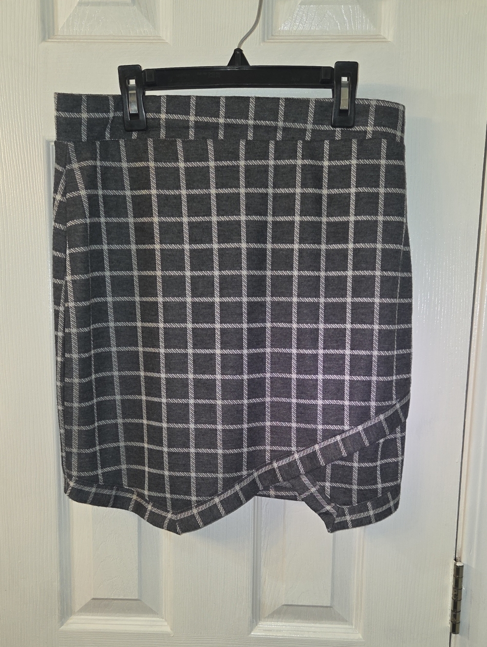 living doll Black & White Asymmetrical Windowpane Knit Skirt